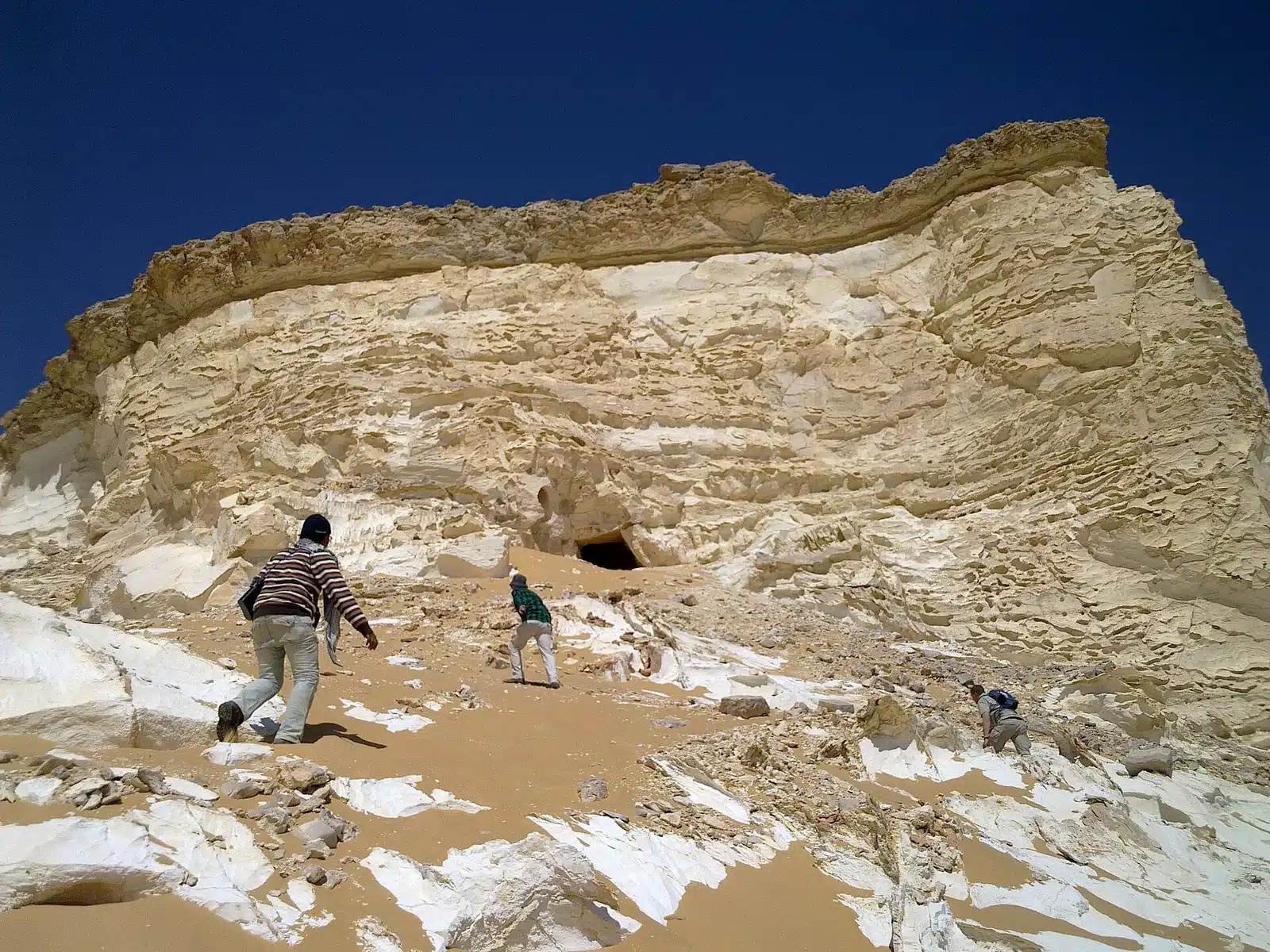 Agabat Valley White Desert off road route