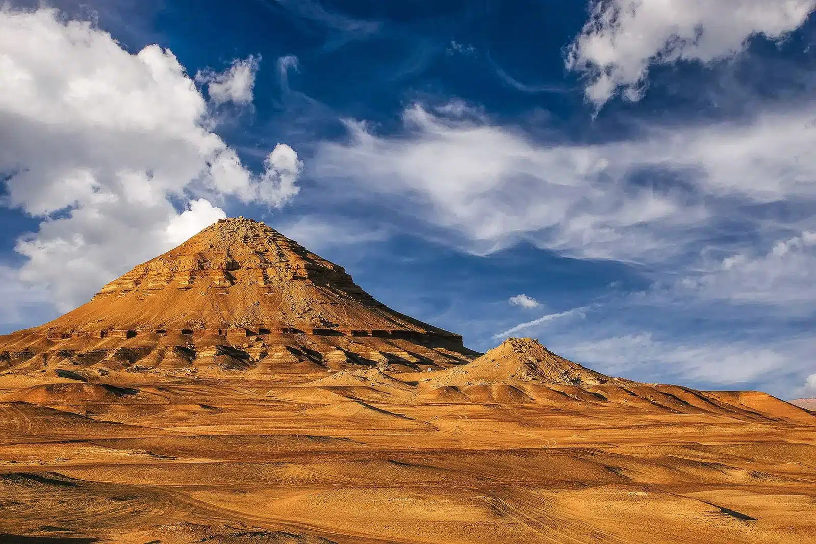 Bahariya Oasis tour from Cairo across the Western Desert landscape
