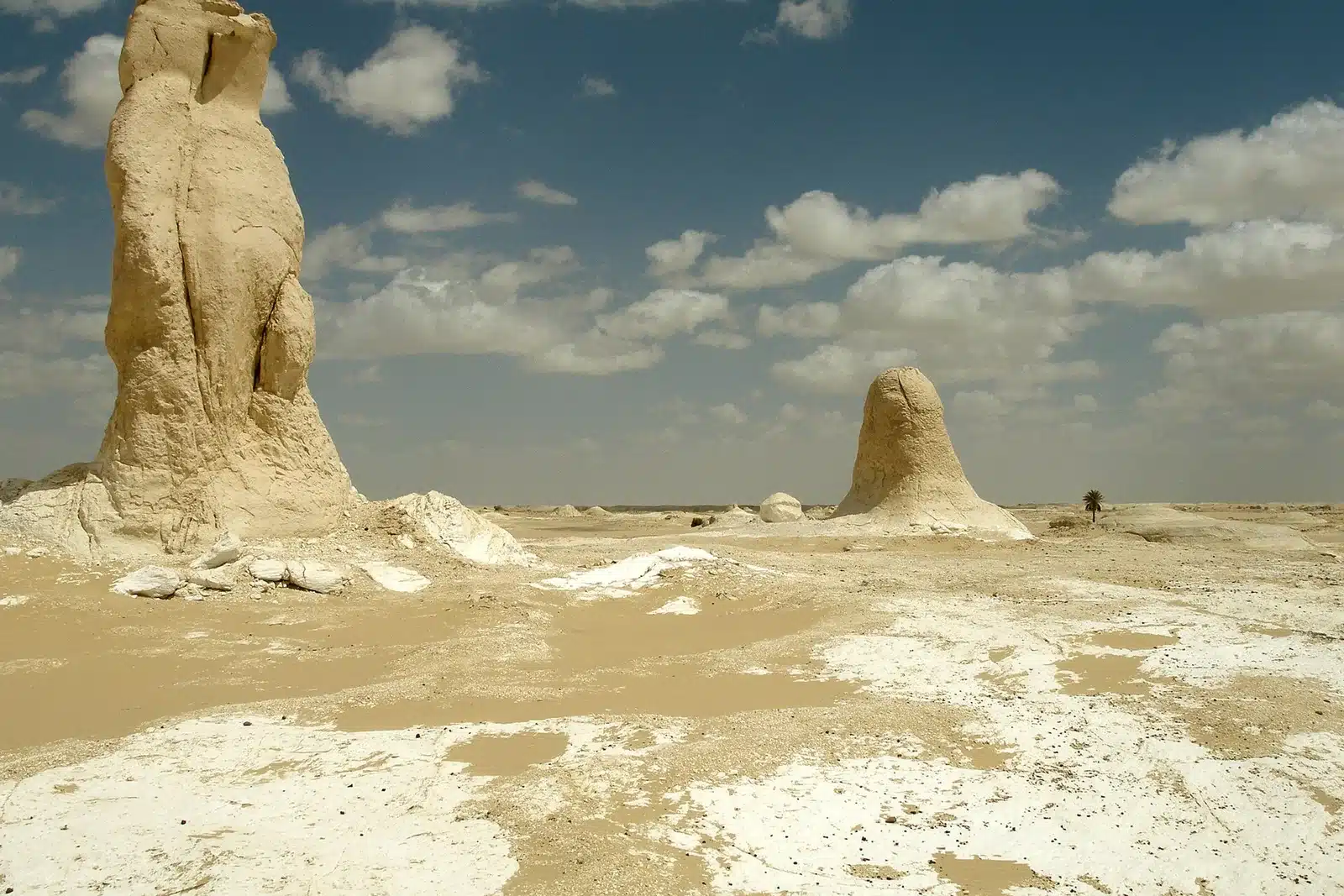 Western Desert landscape on a Cairo to White Desert tour