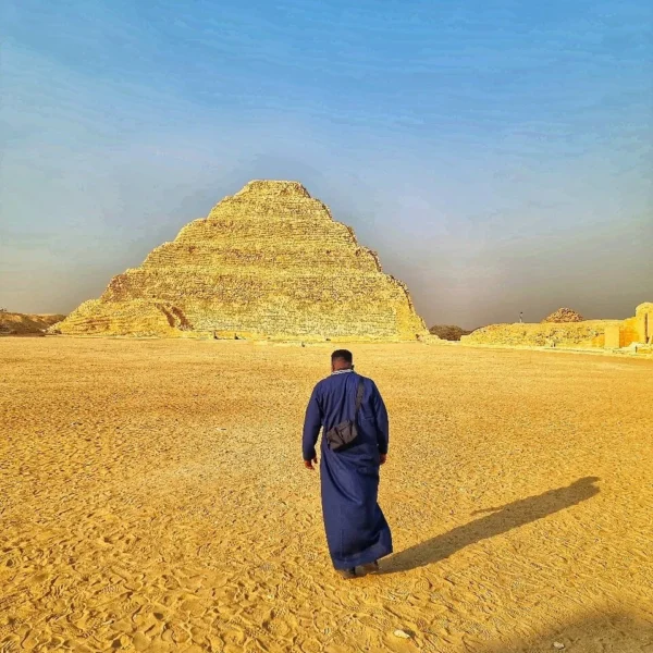Traveler viewing the Giza Pyramids before a Cairo and Siwa New Year tour
